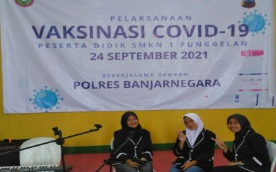 Vaksin dengan SMK N 1 Punggelan