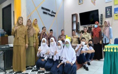 Study Visit dari SMP N 1 Banjarmangu ke  Perpustakaan Solid Library  SMK Negeri 1 Punggelan   