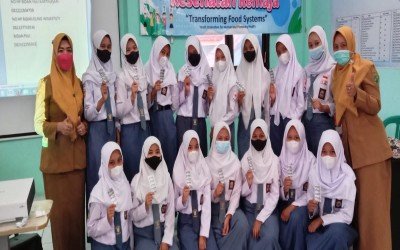 Peserta SMKN 1 Punggelan Mengikuti Seminar Kesehatan Remaja di Puskesmas Punggelan 1