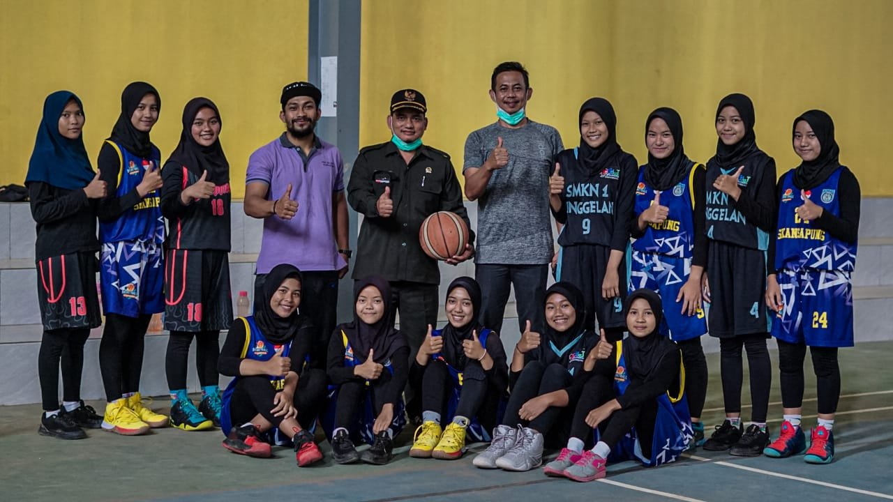 ekstrakurikulerbolabasketdismkn1punggelan